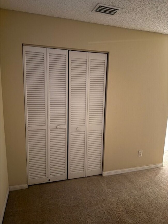 Building Photo - Coral Gardens Two bedroom condo