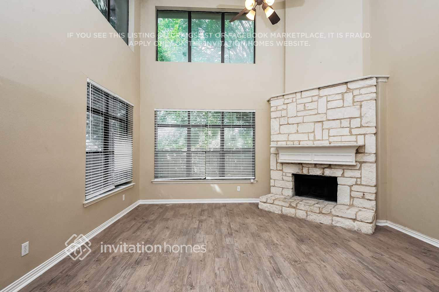 Building Photo - 2942 Greenway Dr