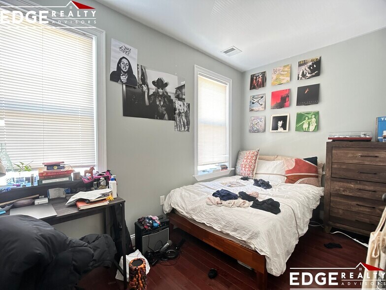 Building Photo - 15 Millmont St