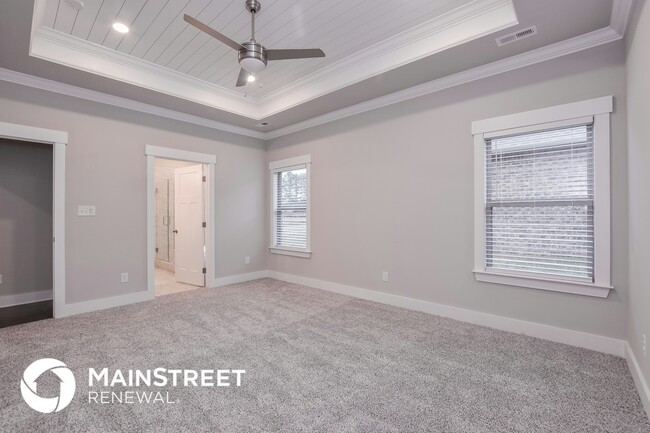 Building Photo - 14668 Greenleaf Dr
