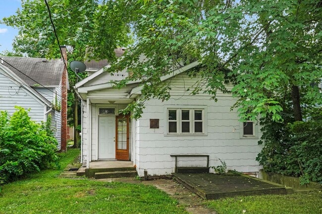 Building Photo - NEW LISTING -5 BEDROOM HOUSE!