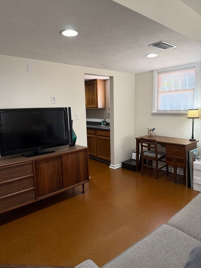 Building Photo - Large Studio Condo Downtown Walking Distance to the Florida State Capitol