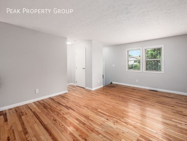 Building Photo - 2015 Queensgate Ln