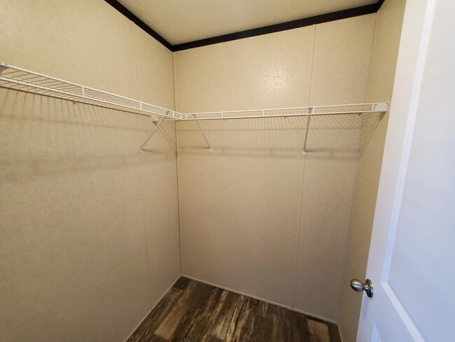 Building Photo - 6 Meadowlark Dr