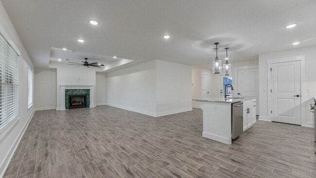 Building Photo - 116 N Panther Ave