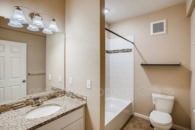 Building Photo - 804 Summer Hawk Dr
