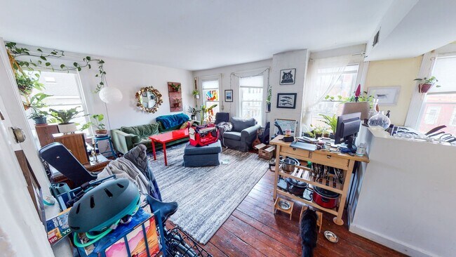 Building Photo - Luxuriously Remodeled 1BR Suite in East Rock | Designer Island Kitchen | Steps to Yale SOM