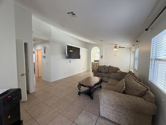 Building Photo - SINGLE-STORY HOME | GATED COMMUNITY | FLEXIBLE FURNISHING OPTIONS I 4 Bedroom Home with Private B...