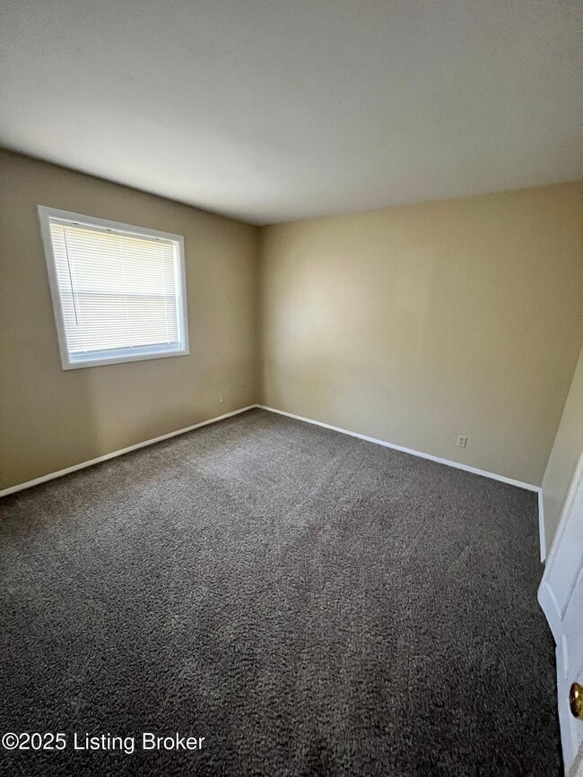 Building Photo - 536 Crestwood Rd