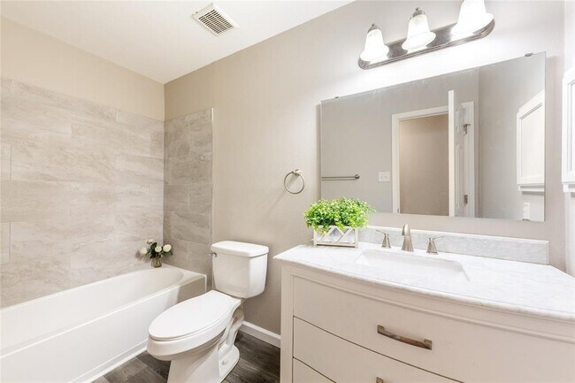 Building Photo - 16714 Pocono Dr