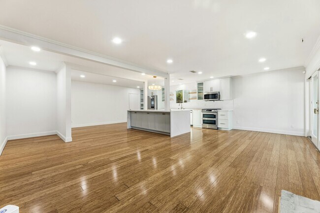 Building Photo - 20305 Aetna St