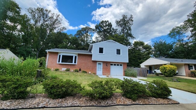 Building Photo - Wonderfully Updated Home On the Edge of Po...