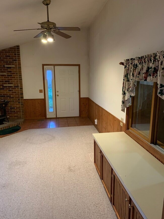 Building Photo - 37W793 Binnie Rd