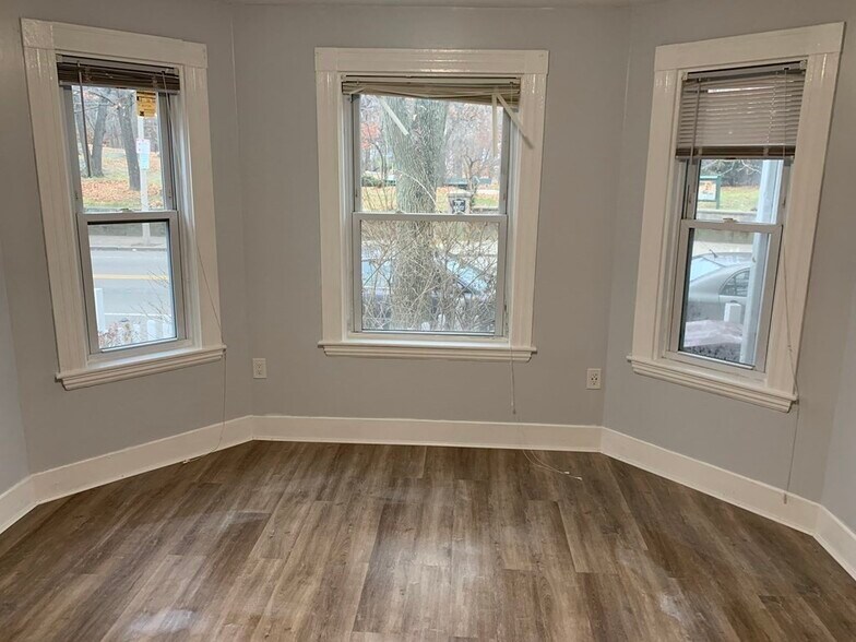 Building Photo - 2207 Dorchester Ave