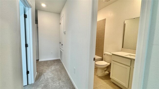 Building Photo - 325 Sol Vis Dr