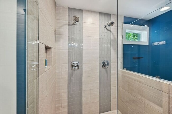 Building Photo - Charming 3BD/2BA Bungalow in Druid Hills!