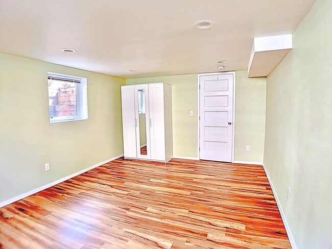 Building Photo - 5404 NE 54th Ave