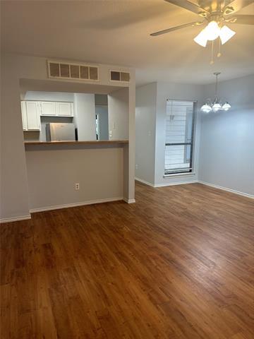 Building Photo - 2300 Balsam Dr