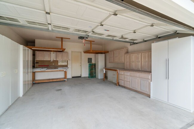Building Photo - 471 Lorenzo Dr