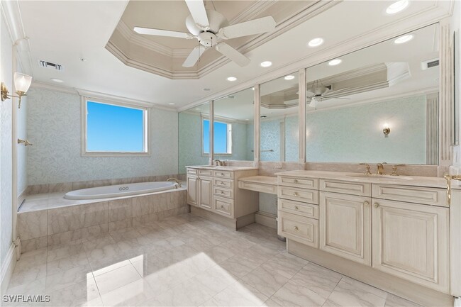 Building Photo - 8473 Bay Colony Dr