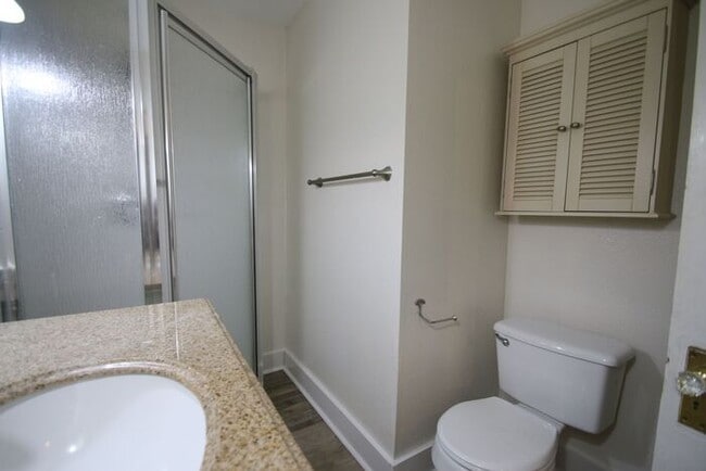 Building Photo - (("Wake Up in a Home YOU Love")) 2/2 STUNNING House Close to Exciting Downtown Fort Worth! An ABS...