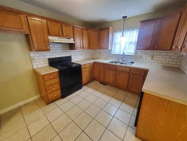 Building Photo - 667 Walnut Tree Dr
