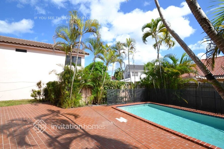 Building Photo - 15400 SW 59th St