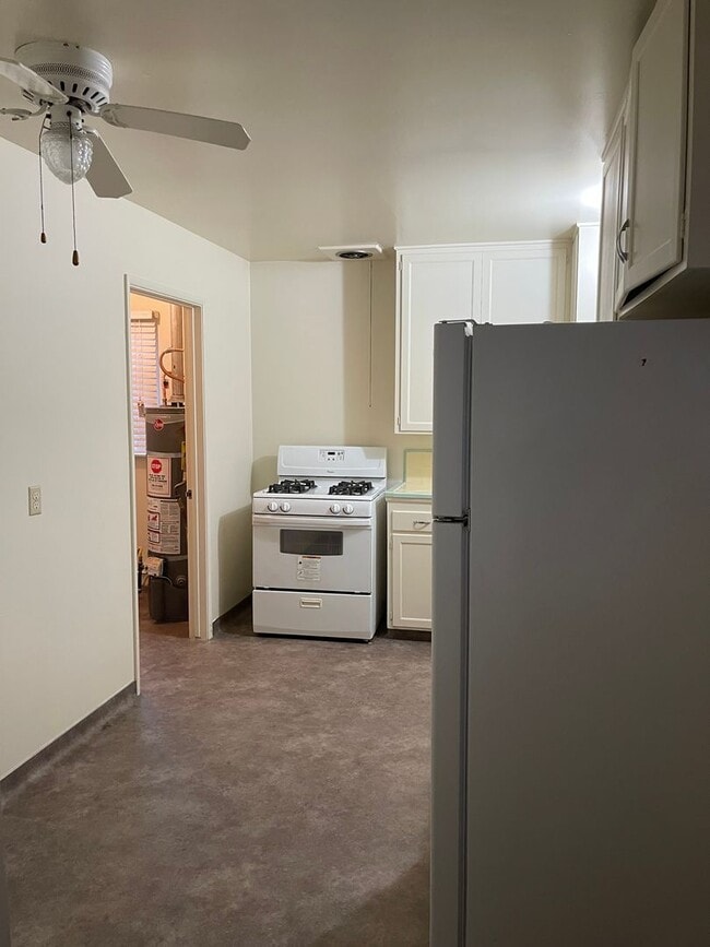 Building Photo - Charming 2-Bedroom Home