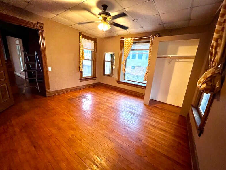 Building Photo - 610 N Chestnut