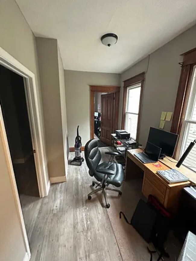 Building Photo - 5 Bedroom House Available Next to UC Campus