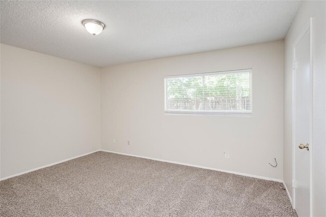 Building Photo - 6900 Branchwood Dr