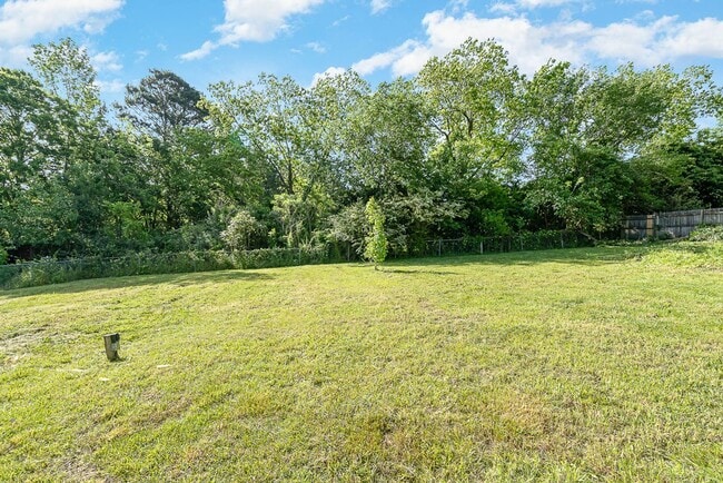 Building Photo - Charming 3BD, 2BA Raleigh Home on a Large ...