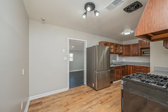 Building Photo - 3 bedroom in Mary Esther Heights!