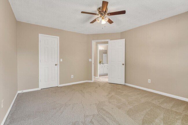 Building Photo - 5635 Sage Manor Dr