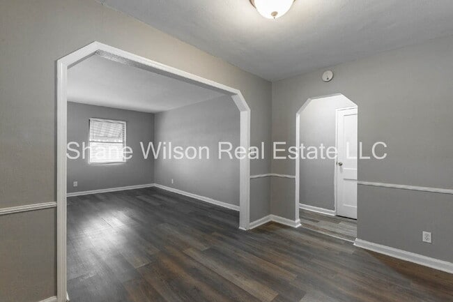 Building Photo - 2904 5th Ave