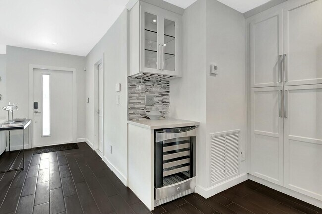 Building Photo - 855 Berkley St