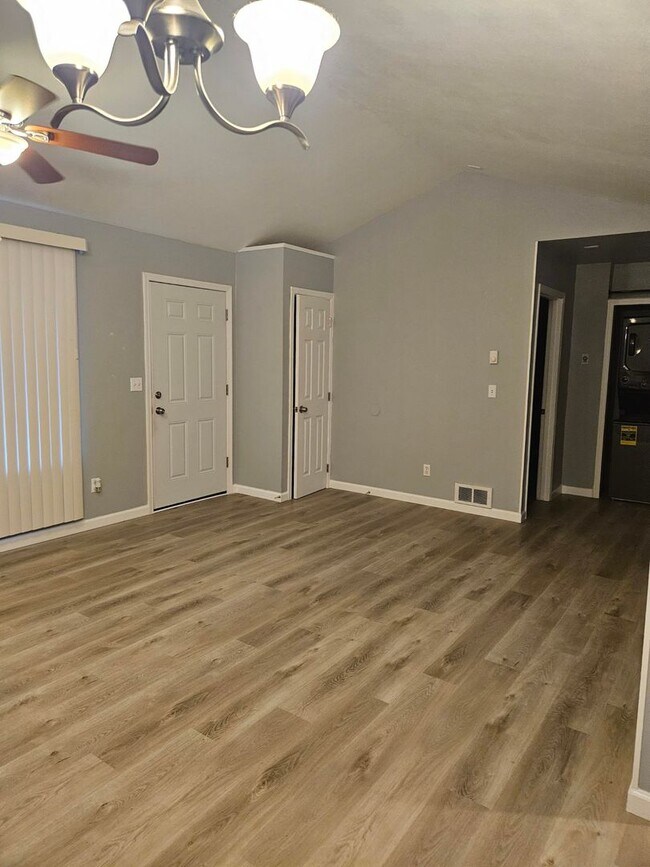 Building Photo - 1017 Lincoln St