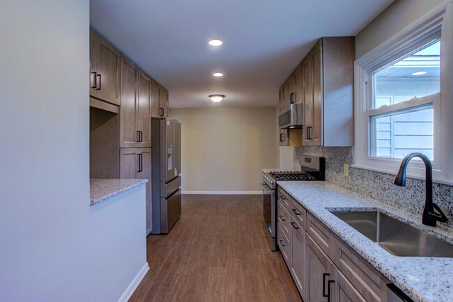 Building Photo - 35 Strasburg Pike