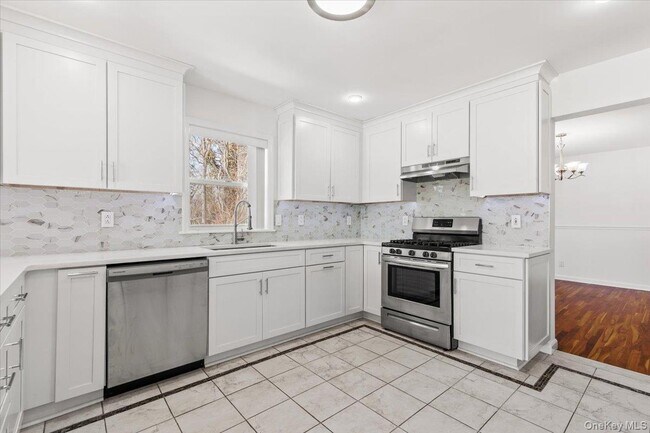 Building Photo - 44 Greenvale Cir