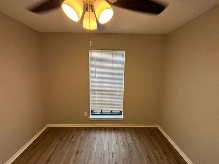 Building Photo - 1206 Devonshire Ln