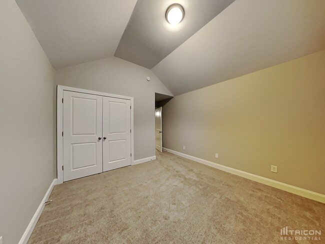 Building Photo - 302 Bronze Dr