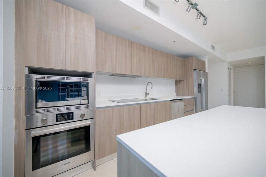 Building Photo - 201 SW 17th Rd