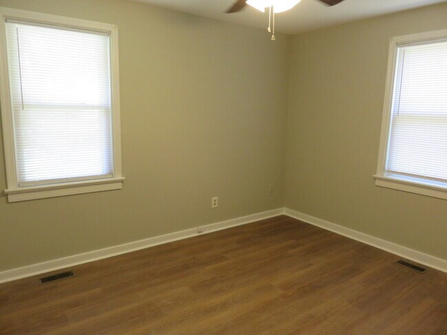 Building Photo - 4824 Belle Glade Dr