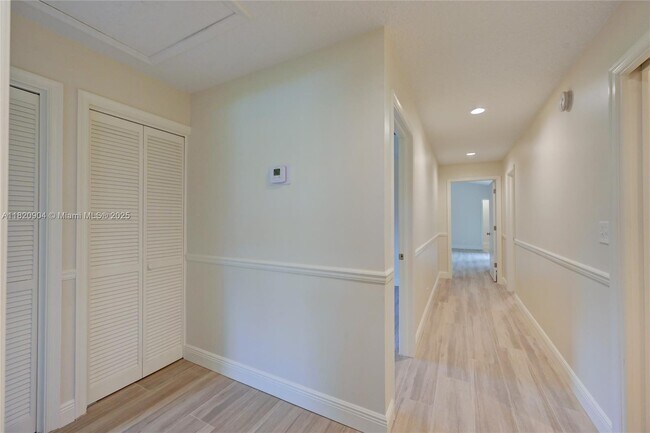 Building Photo - 7120 Hialeah Ln