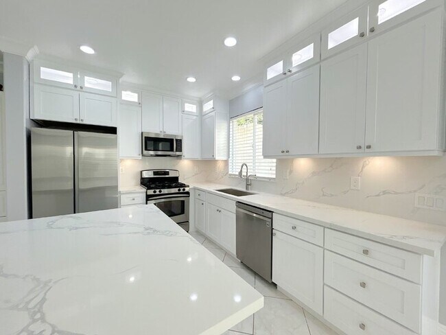 Building Photo - 12445 Sonoma Dr