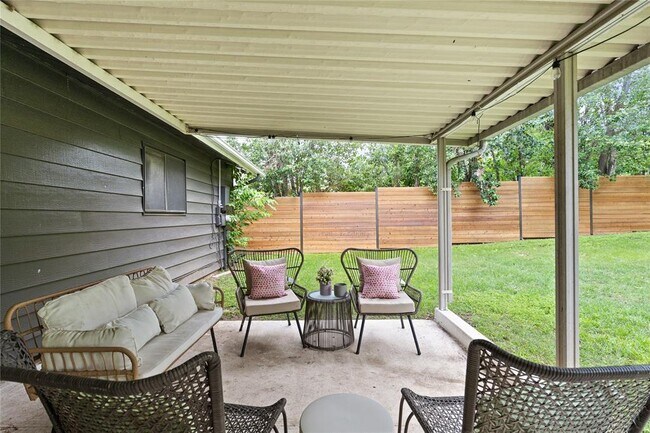 Building Photo - 8704 Clarewood Dr
