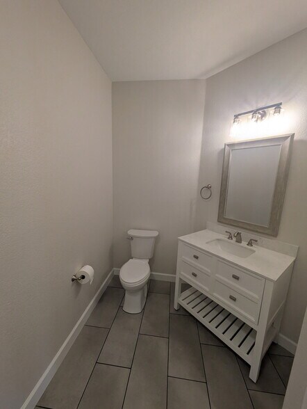 Building Photo - 9390 W Chatfield Pl