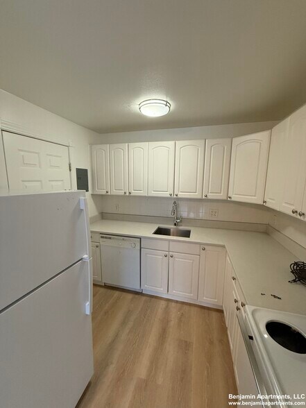 Building Photo - 18 Embassy Rd