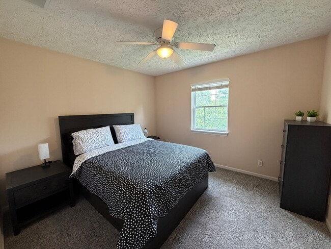 Building Photo - Fully Furnished Short Term Rental!
