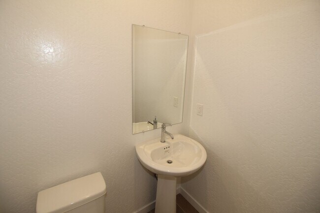 Building Photo - Brand New Lennar Home with Solar